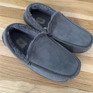 UGG Men's Gray Loafers Size 10